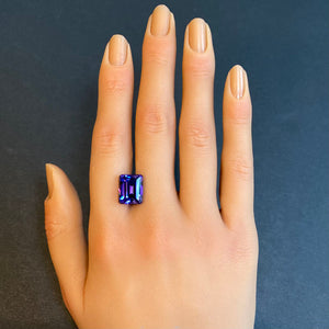 tanzanite gemstone blue violet red flash