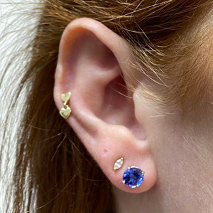 round tanzanite stud earrings white gold