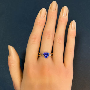 trilliant tanzanite ring yellow gold