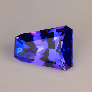 blue violet keystone cut tanzanite gemstone rare