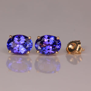 oval cut tanzanite gemstone earrings in yellow gold