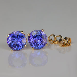 blue violet tanzanite gemstone stud earrings in yellow gold