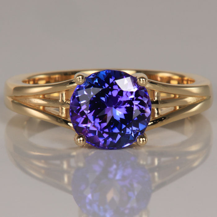 Round tanzanite in yellow gold ring solitaire
