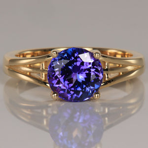 Round tanzanite in yellow gold ring solitaire