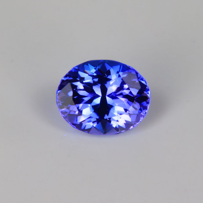 oval cut tanzanite gemstone blue violet 