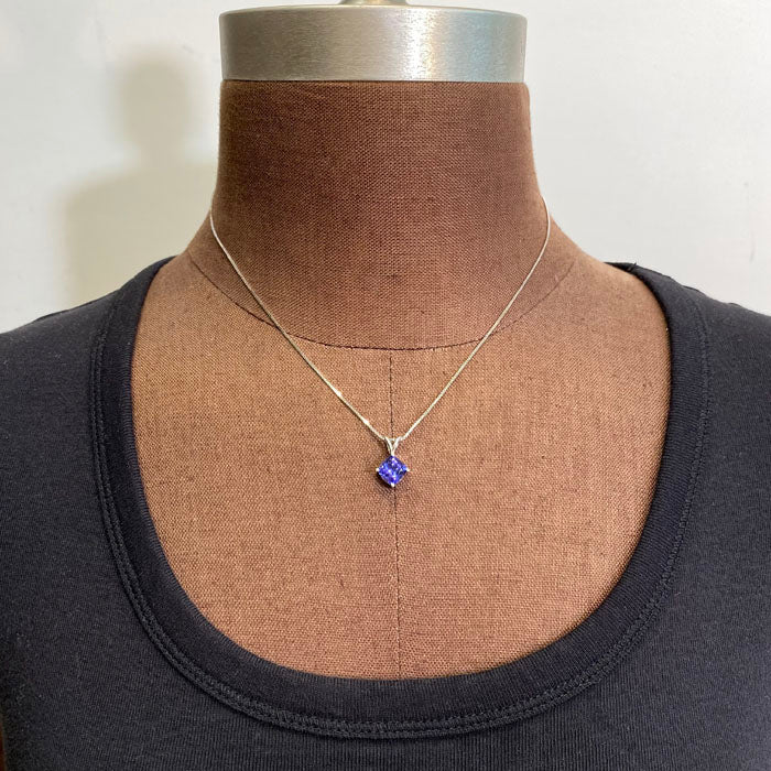 tanzanite pendant in white gold