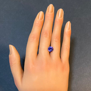 round cut tanzanite gem