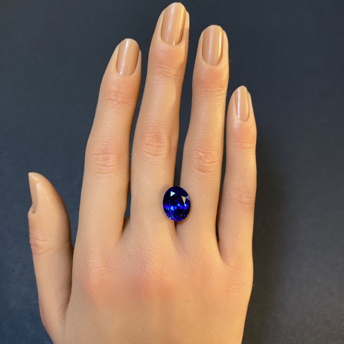 oval cut tanzanite blue color 