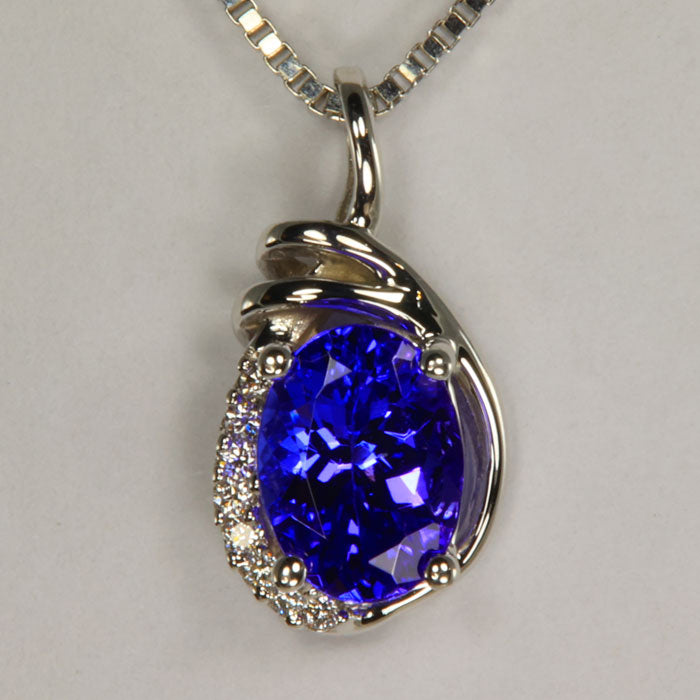 Oval Tanzanite Pendant With Diamonds in white gold