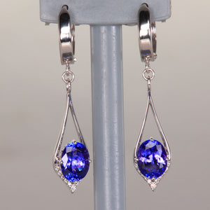 oval tanzanite in white gold with diamond earrings