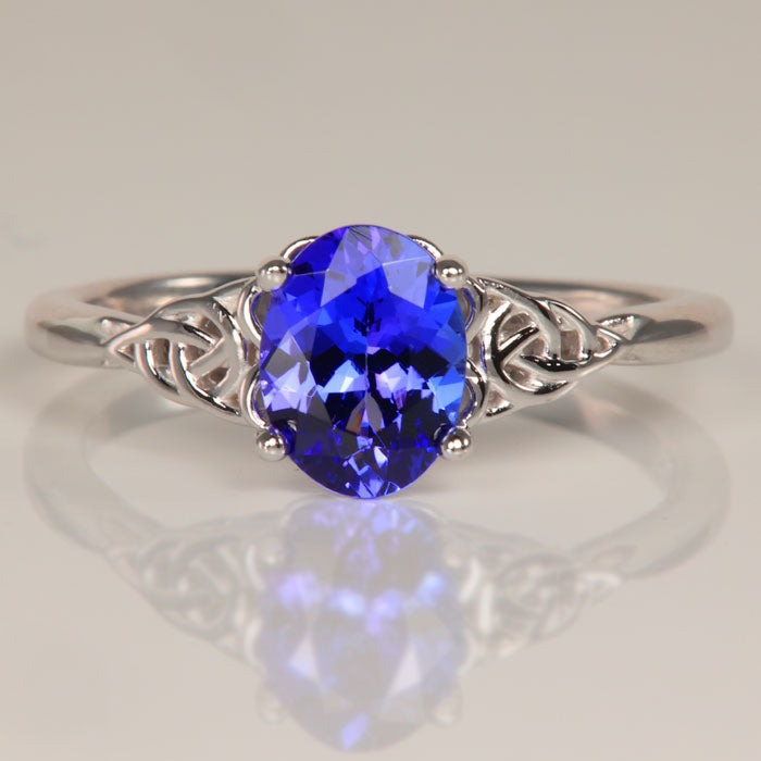 oval   cut tanzanite ring white gold