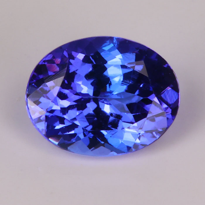 blue and violet oval cut tanzanite 