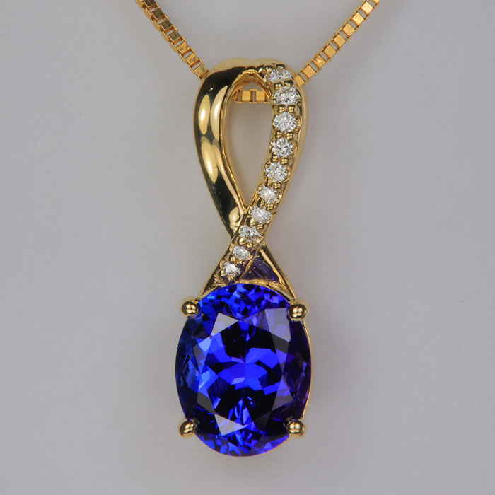 blue violet tanzanite gemstone pendant oval cut in yellow gold with diamonds