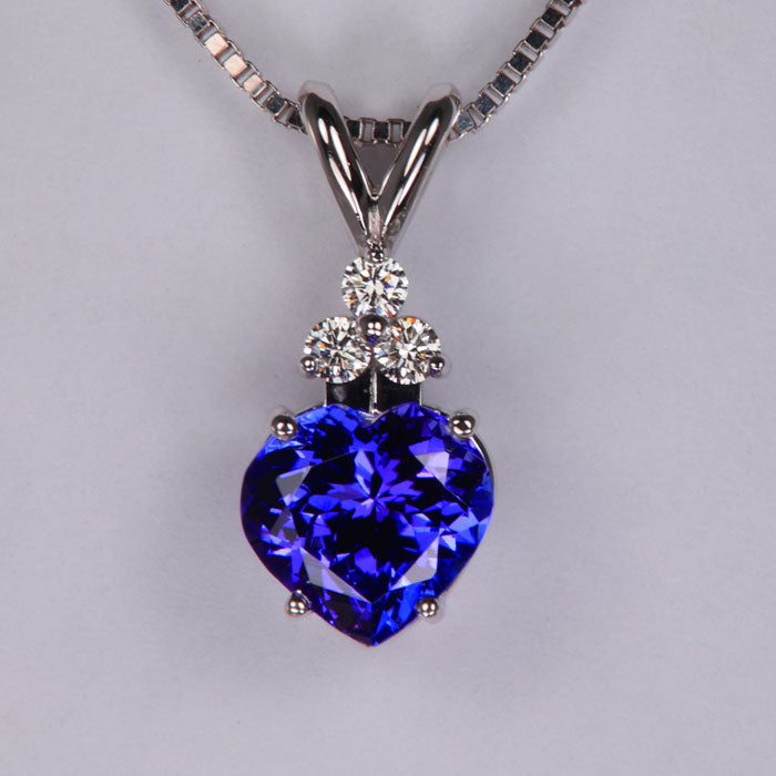 heart sahpe tanzanite pendant with diamonds white gold
