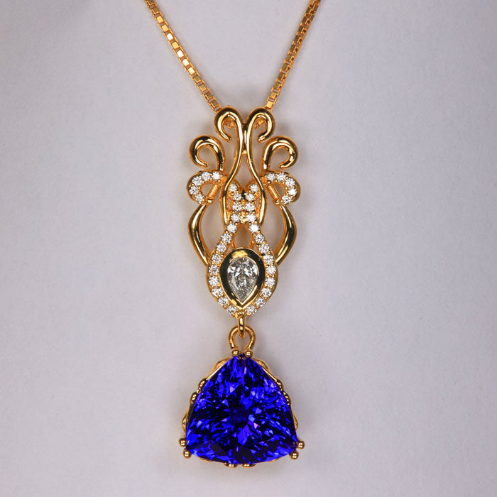 Tanzanite and Diamond Pendant in 18kt Gold 12.87 Carats