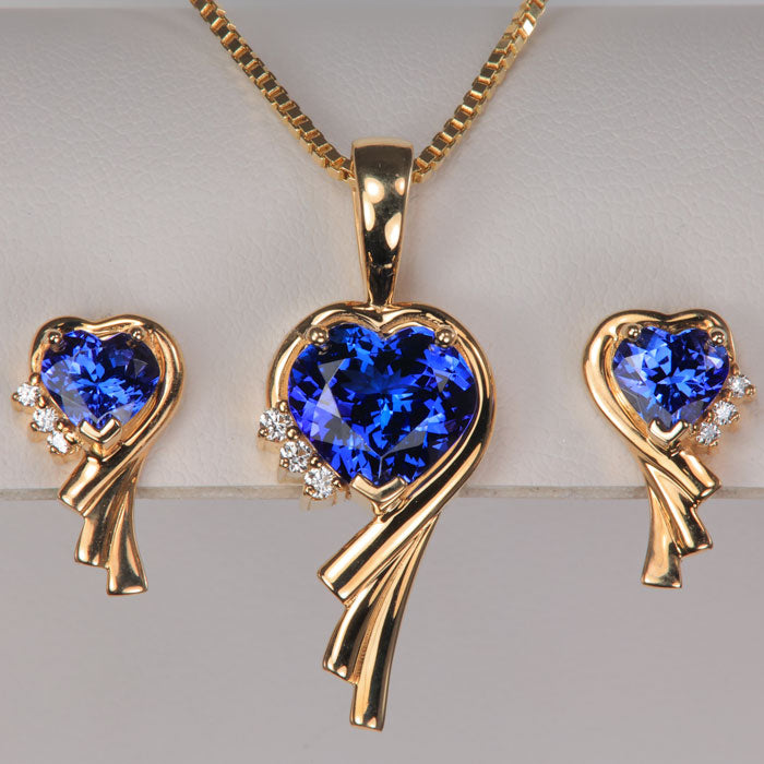 tanzanite pendant and earrings in yellow gold
