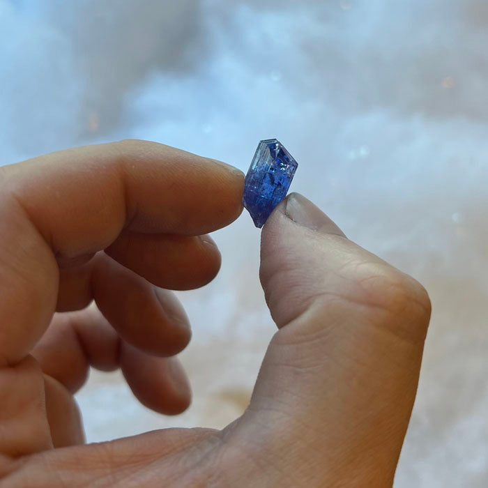 blue purple tanzanite crystal