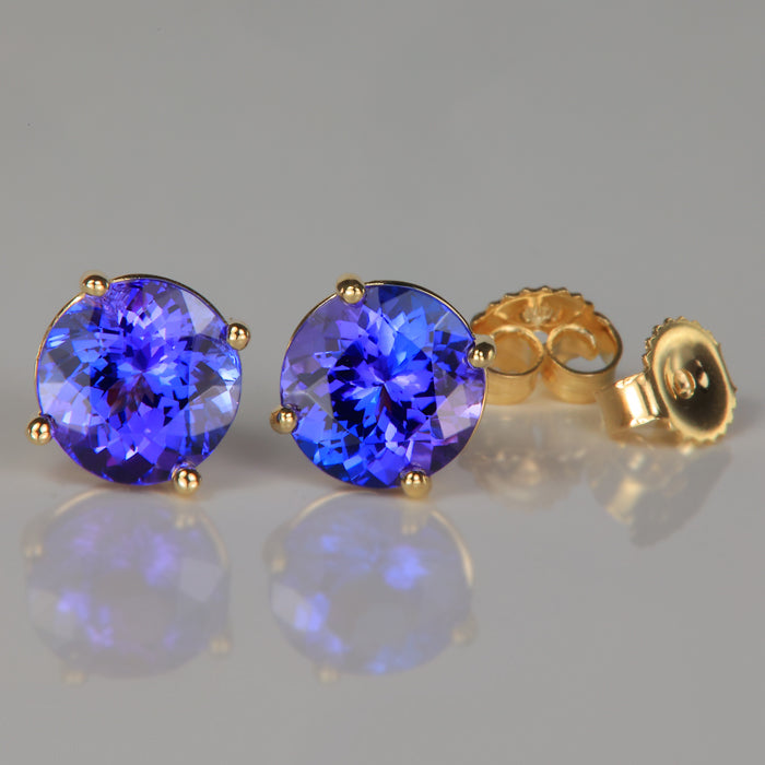 round tanzanite earrings violet blue in yellow gold