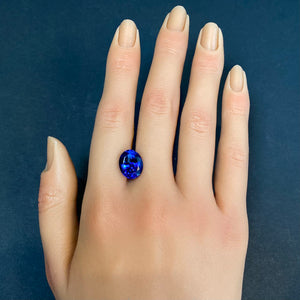 oval cut tanzanite gemstone blue color