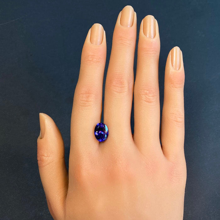 oval tanzanite gemstone violet blue