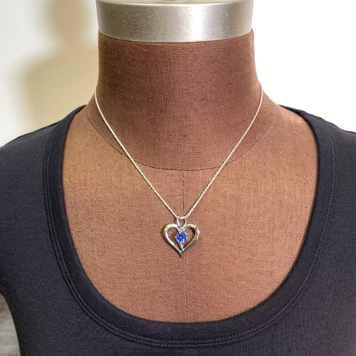 round tanzanite white gold heart pendant