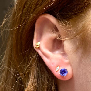 round tanzanite stud earrings white gold