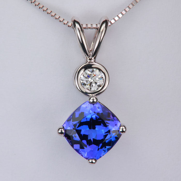 blue violet square tanzanite pendant in white gold with diamond