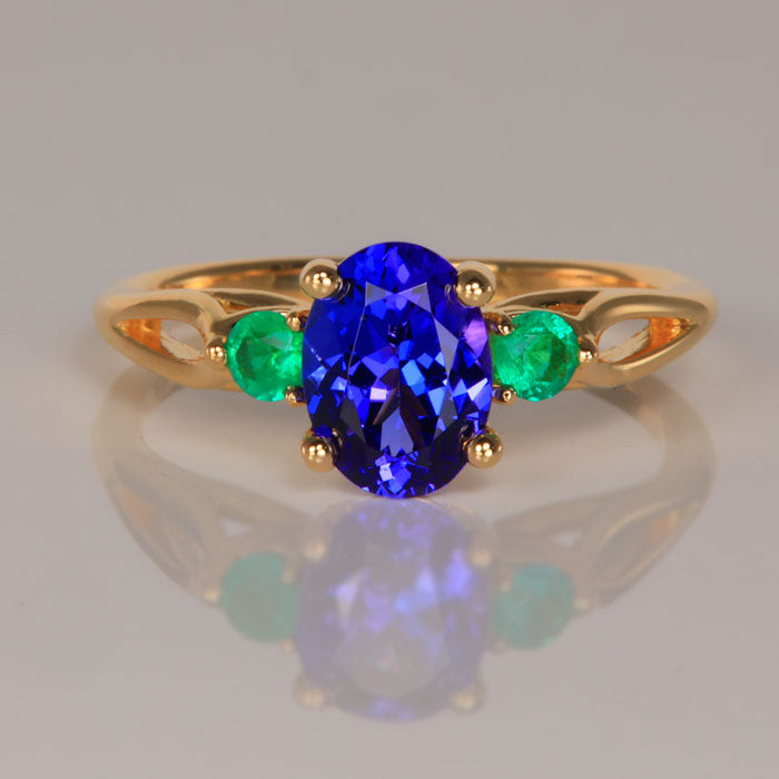 Oval Emerald diamond two tone ring – Jahan Diamond Imports