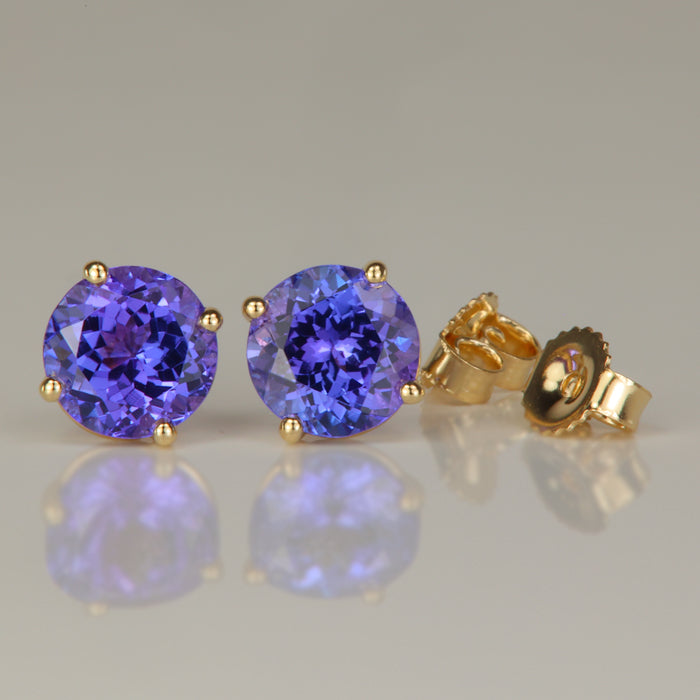blue violet tanzanite earrings in yellow gold 