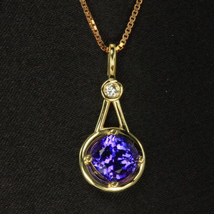 Tanzanite Pendant in Yellow Gold 