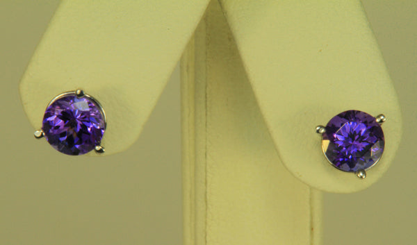 14 kt. White Gold Stud Earrings