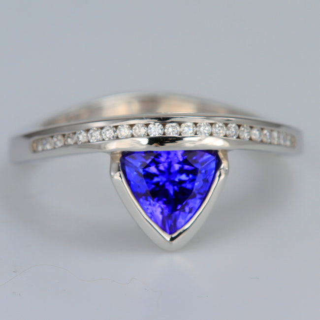 Tanzanite and Diamond Ring 1.18 Carats
