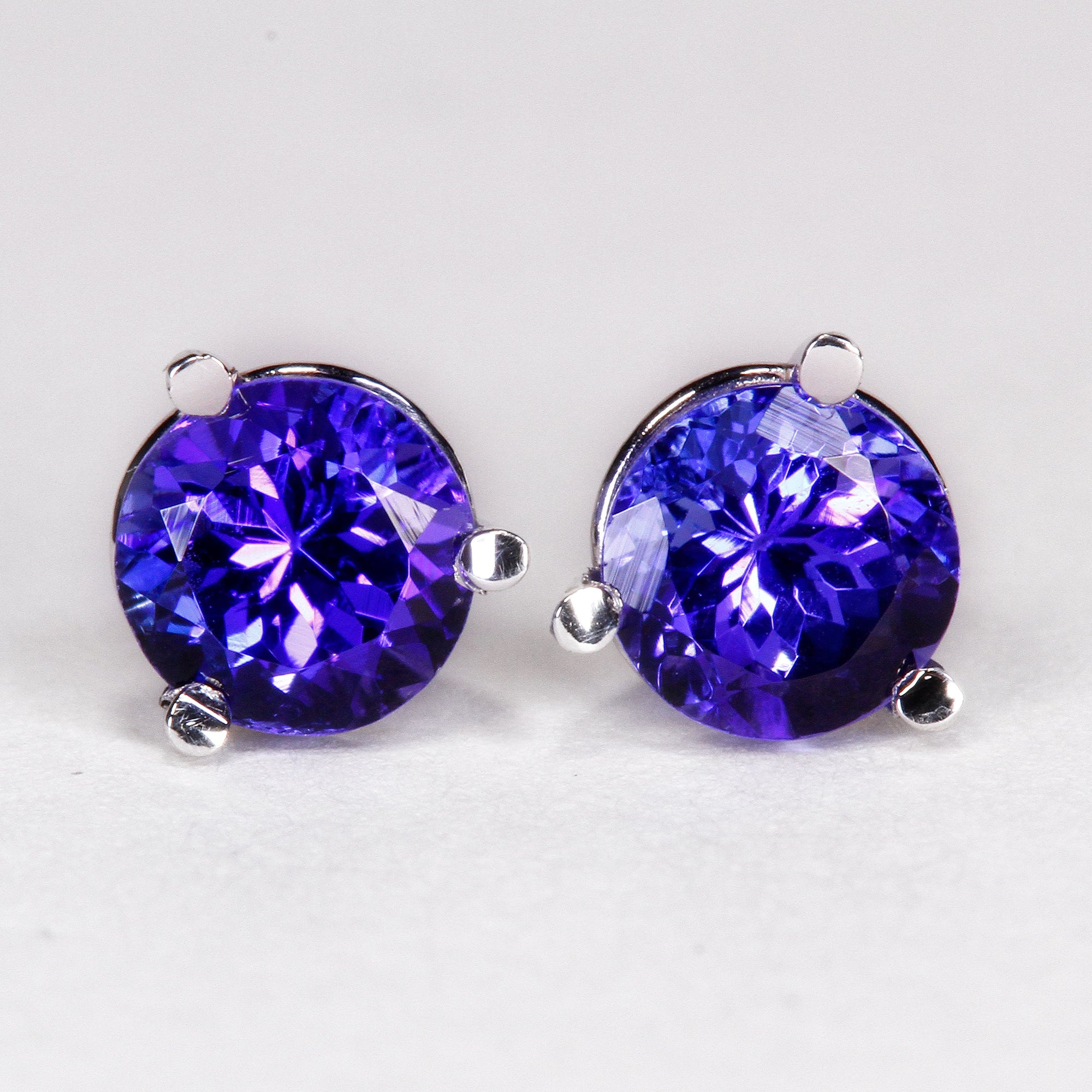 Tanzanite Stud Earrings 5 Millimeter With Top Vivid Color 