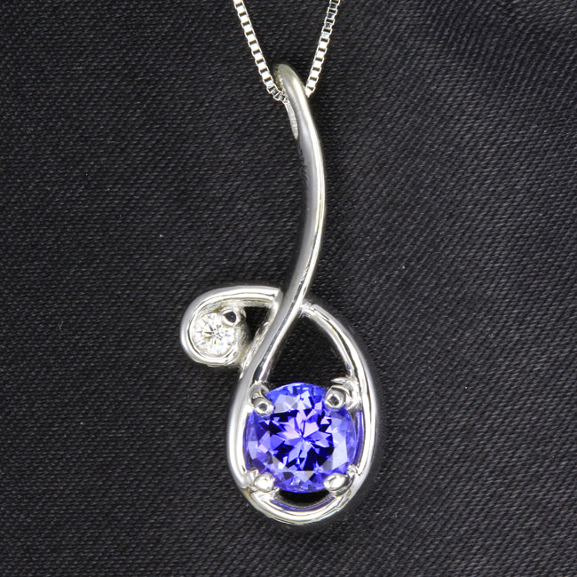 Tanzanite Round Pendant with Diamond
