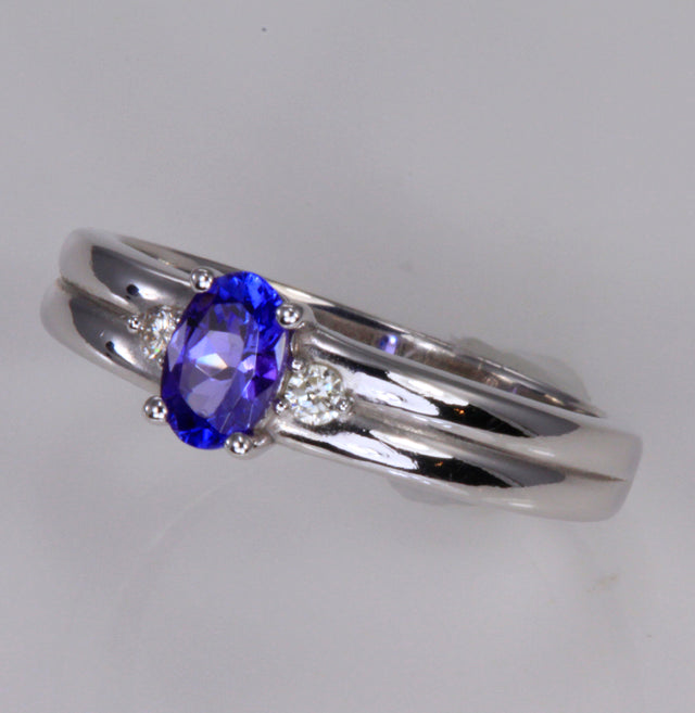 Oval Tanzanite With Diamond in 14kt Gold