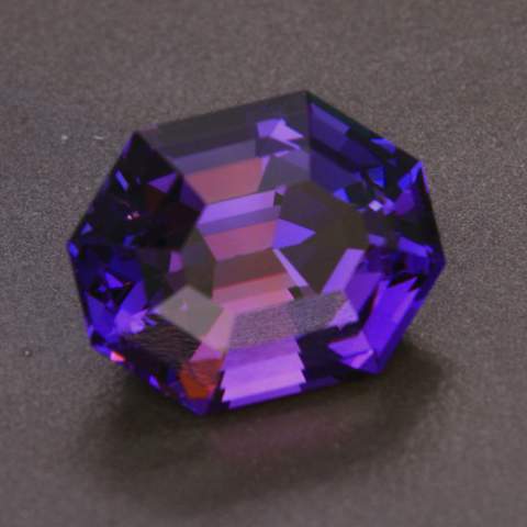 Unheated Tanzanite Gemstone 8.20 Carats