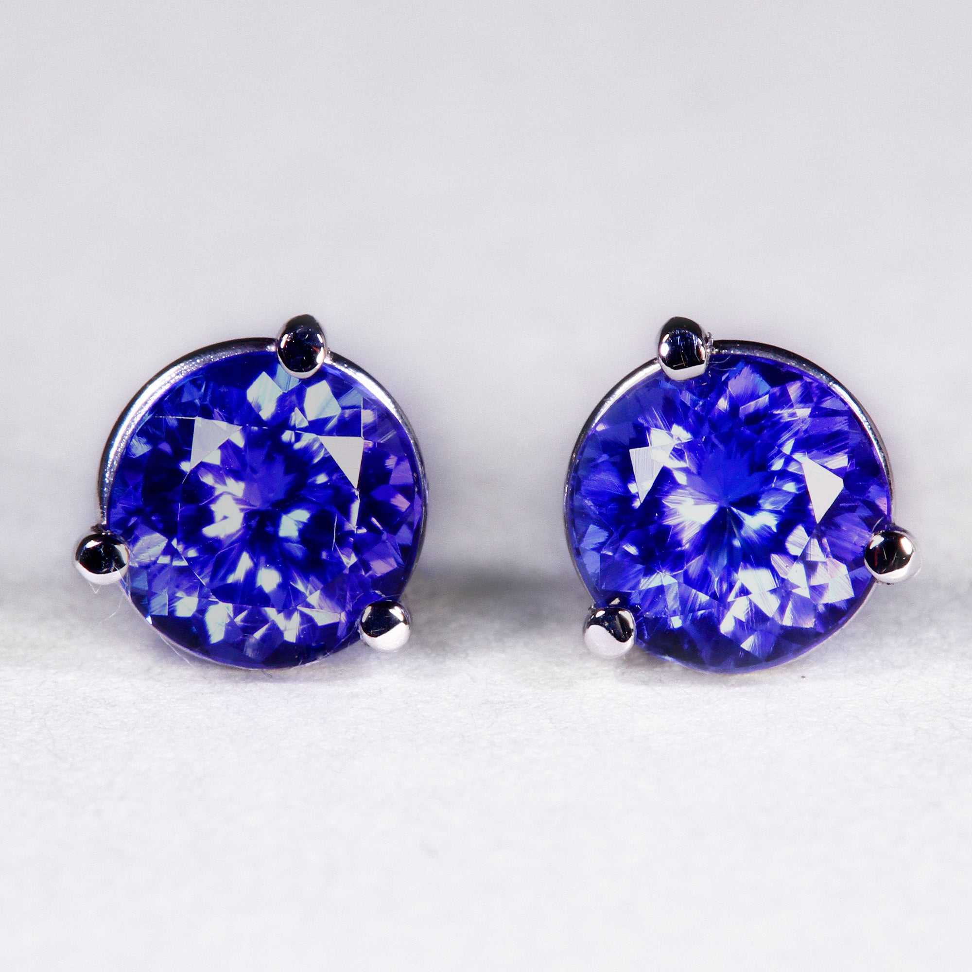 Tanzanite Earrings 1.60 Carat BVV Color