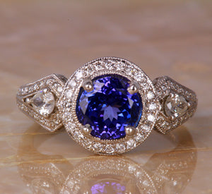 High Quality and Detailed Mounting Set with an Exceptional Colored 1.95 Carat Tanzanite 