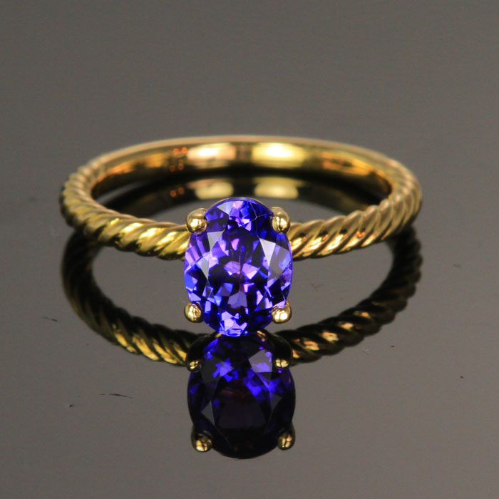 18K yellow gold tanzanite ring