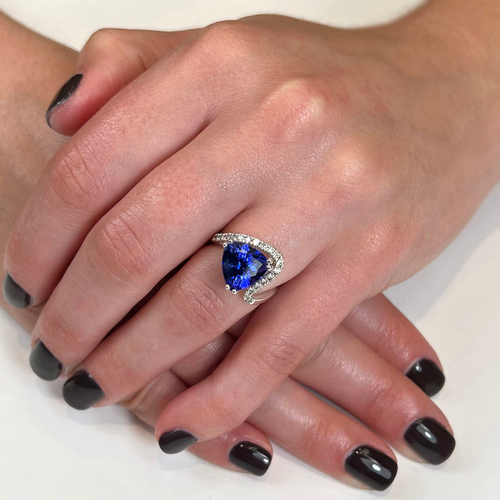 14k White Gold Trilliant Tanzanite and Diamond Ring 5.58 Carats