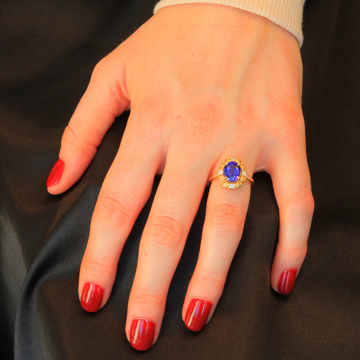 18K Yellow Gold Oval Tanzanite with Diamonds 2.50 Carats