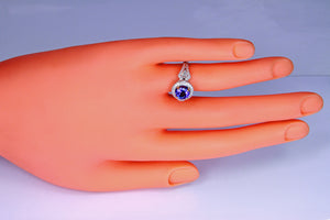 High Quality and Detailed Mounting Set with an Exceptional Colored 1.95 Carat Tanzanite