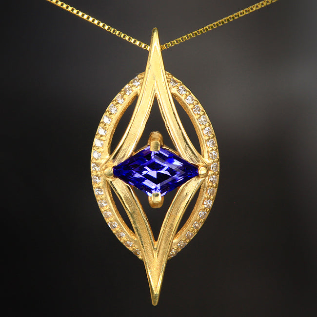 Tanzanite Pendant in Yellow Gold