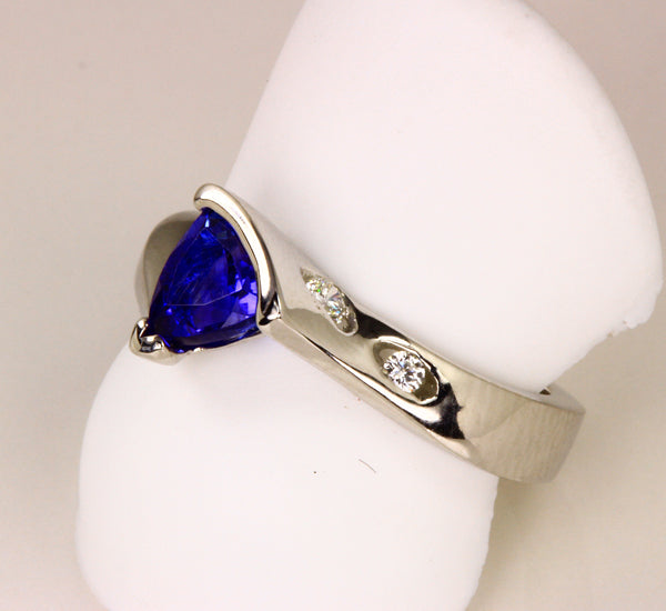 White Gold Trlliant Tanzanite Ring 