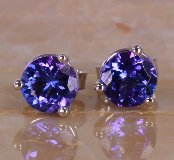 14 kt. White Gold Stud Earrings