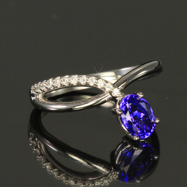 14K White Gold Oval Tanzanite and Diamond Ring 1.09 Carats