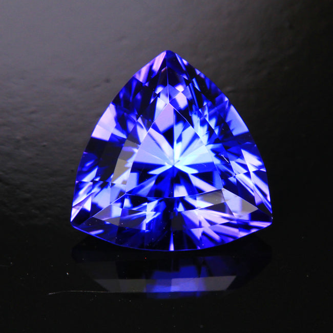 Special Cutting. Trilliant Tanzanite Gemstone  2.81 Carats